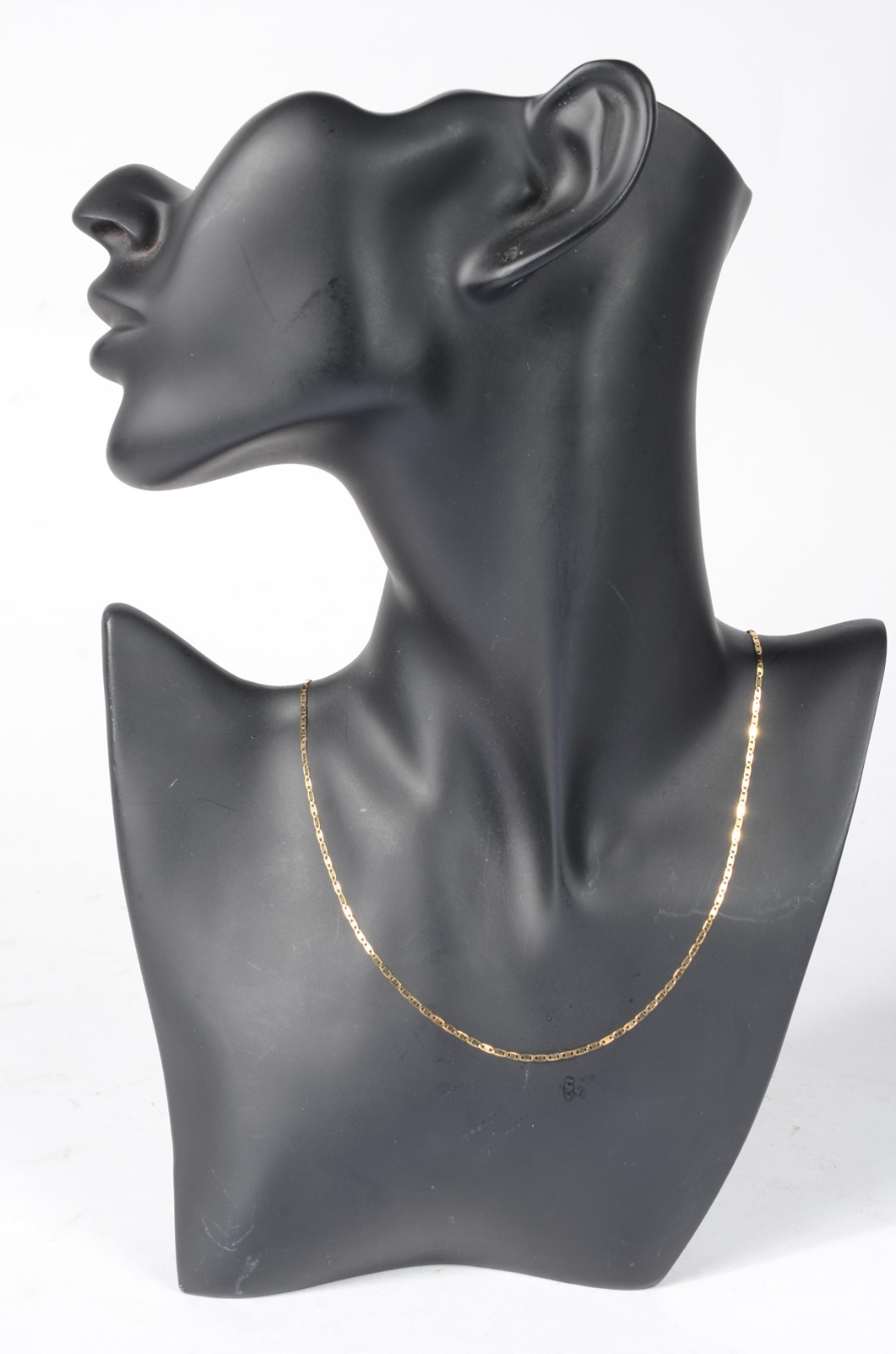 Colar de ouro 18 k., contraste 750 mls, feitio elós chatos. (Por... - foto 5 de 5