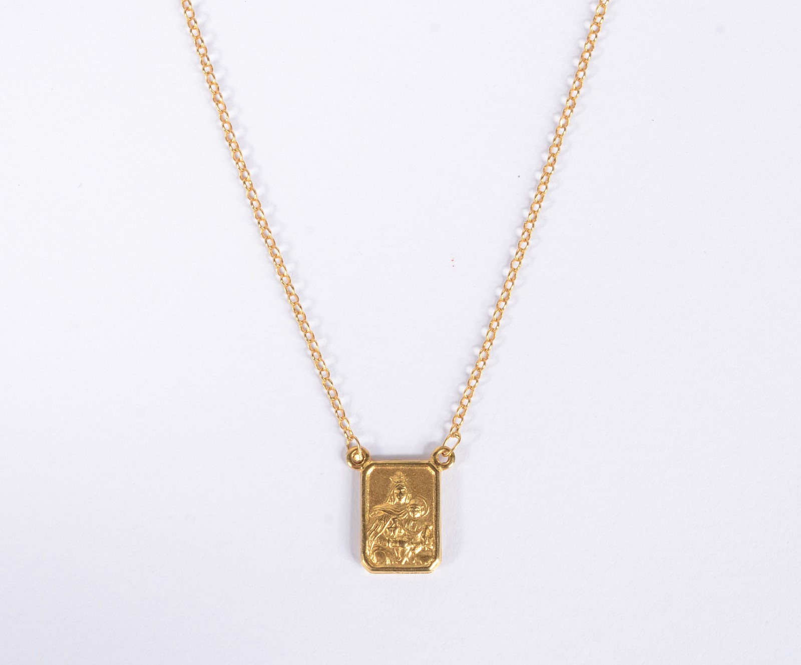 Colar (escapulário) de ouro 18 k. (Por motivos de segurança a peça... - foto 1 de 9