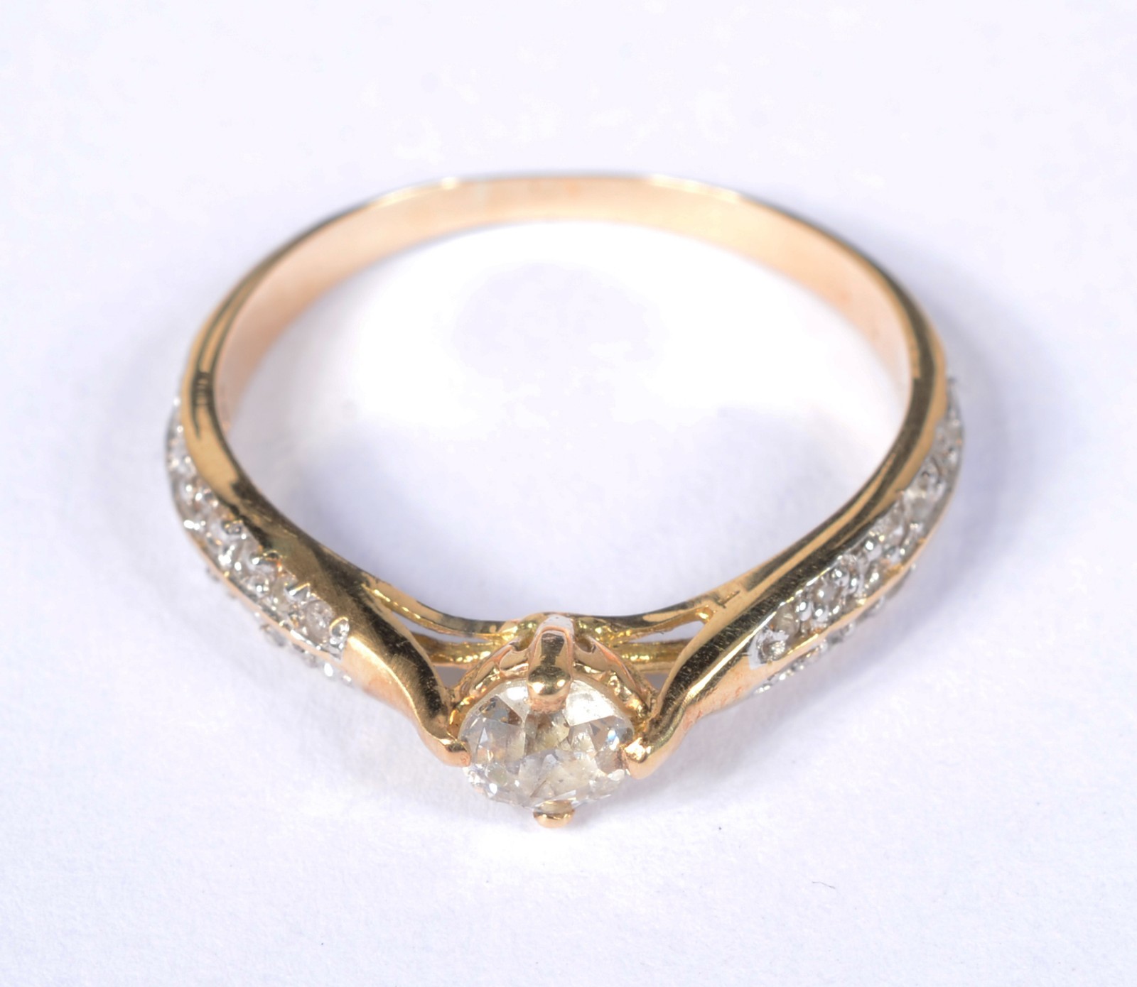 Anel de ouro 18 k., contraste 750 mls, brilhante central de 0,30 ct e... - foto 3 de 5