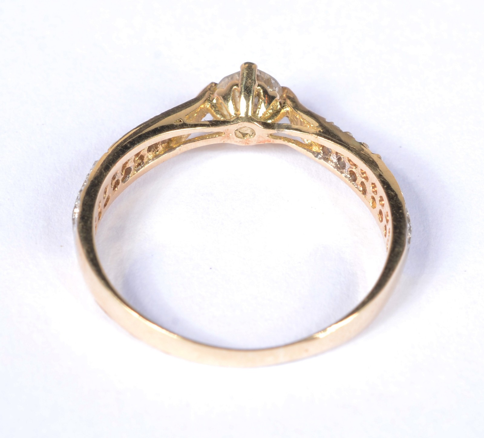 Anel de ouro 18 k., contraste 750 mls, brilhante central de 0,30 ct e... - foto 4 de 5