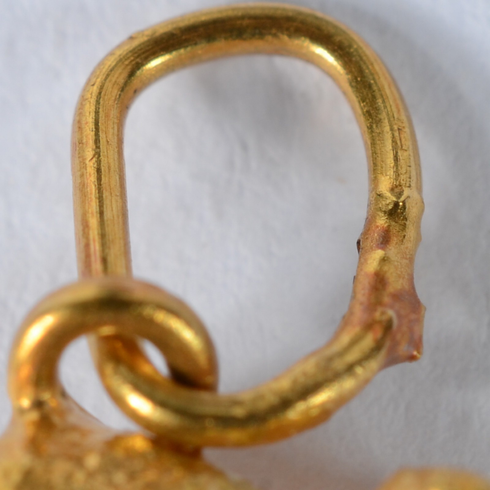 Pequena pepita de ouro 18 k. (Por motivos de segurança a peça não se... - foto 4 de 4