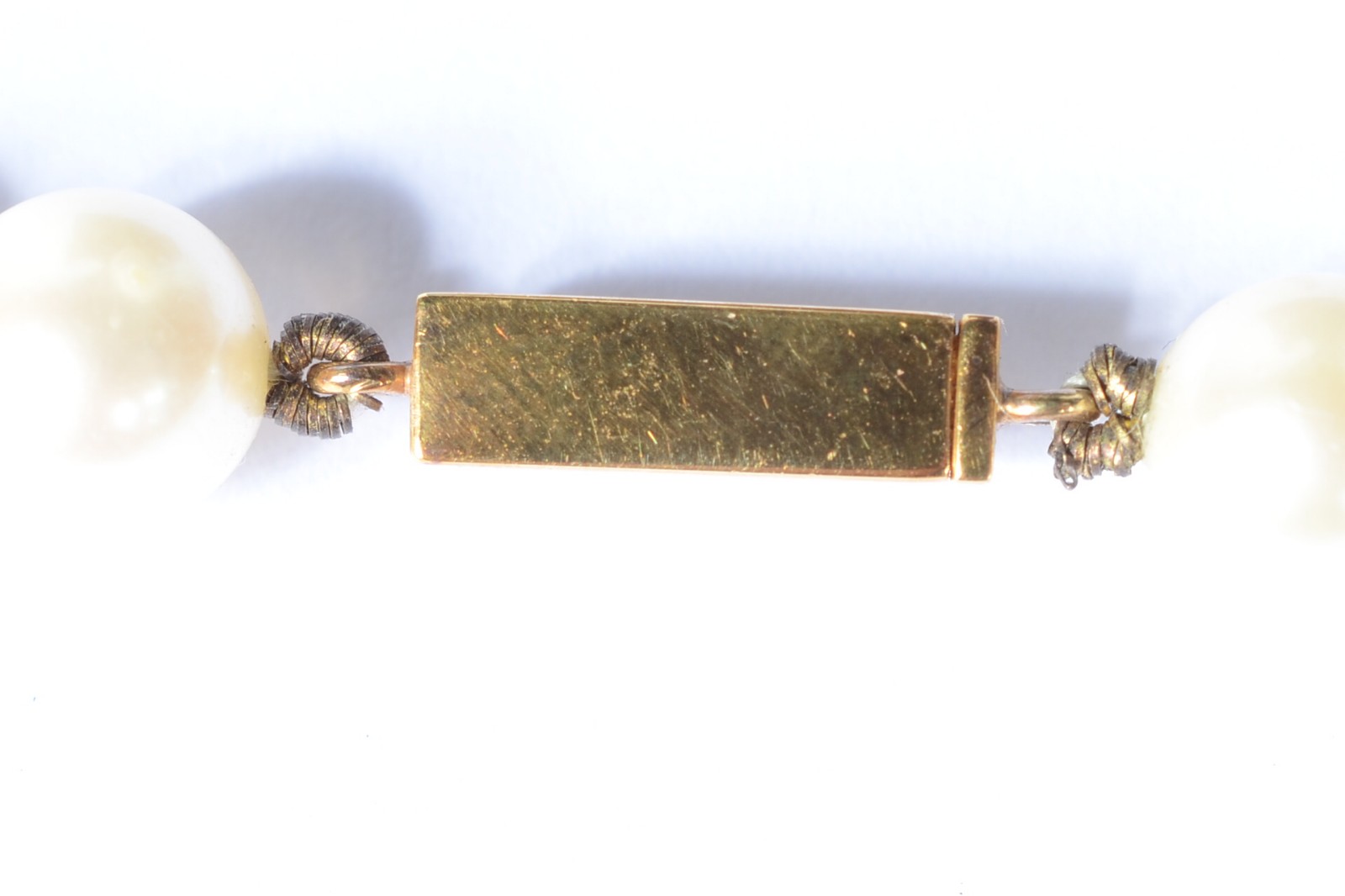 Colar de perolas, fecho de ouro 18 k., esmeralda feitio gota e... - foto 7 de 8