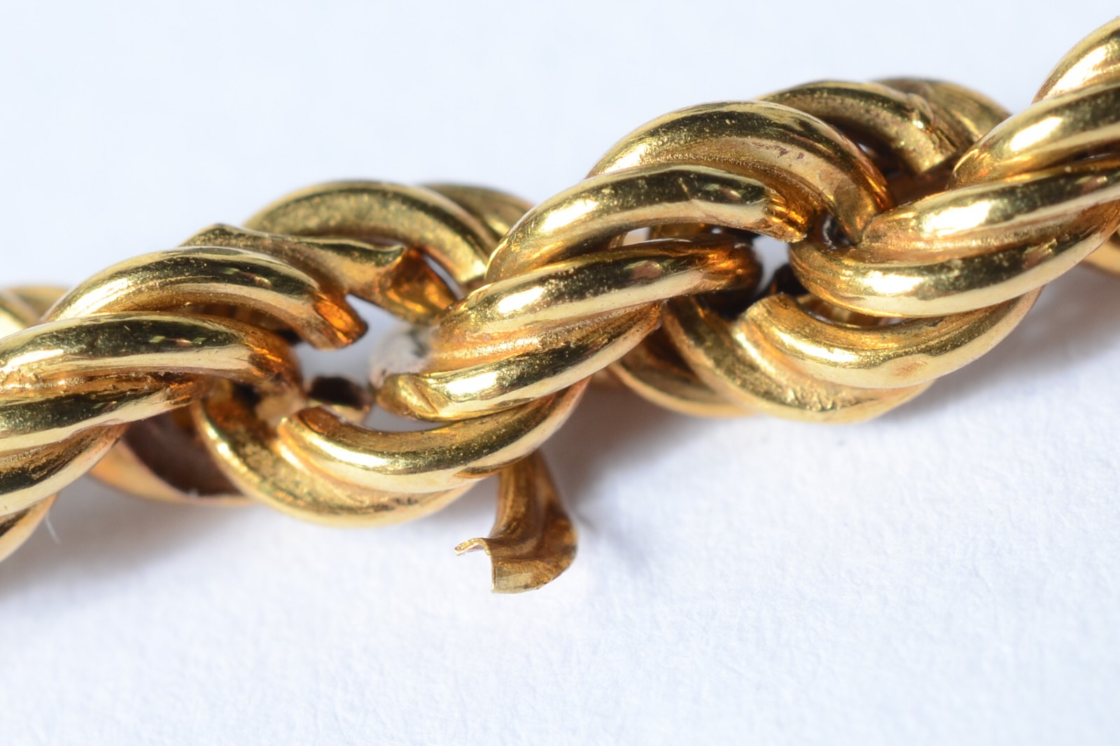 Colar de ouro 18 k. feitio corda. (Por motivos de segurança a peça... - foto 3 de 6
