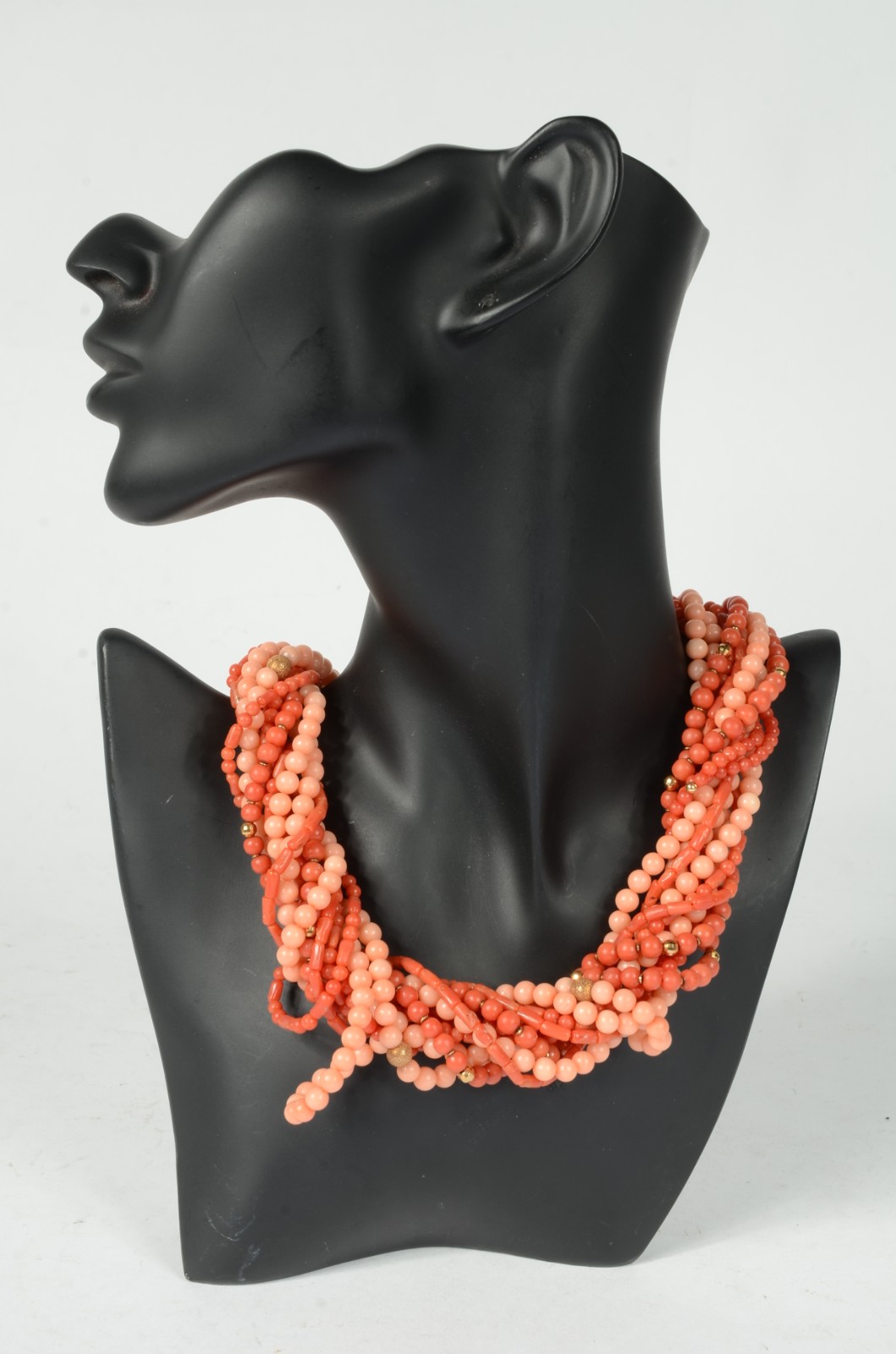 Colar "torsade" de pedras coral intercalada com bolinhas e fecho de... - foto 5 de 6