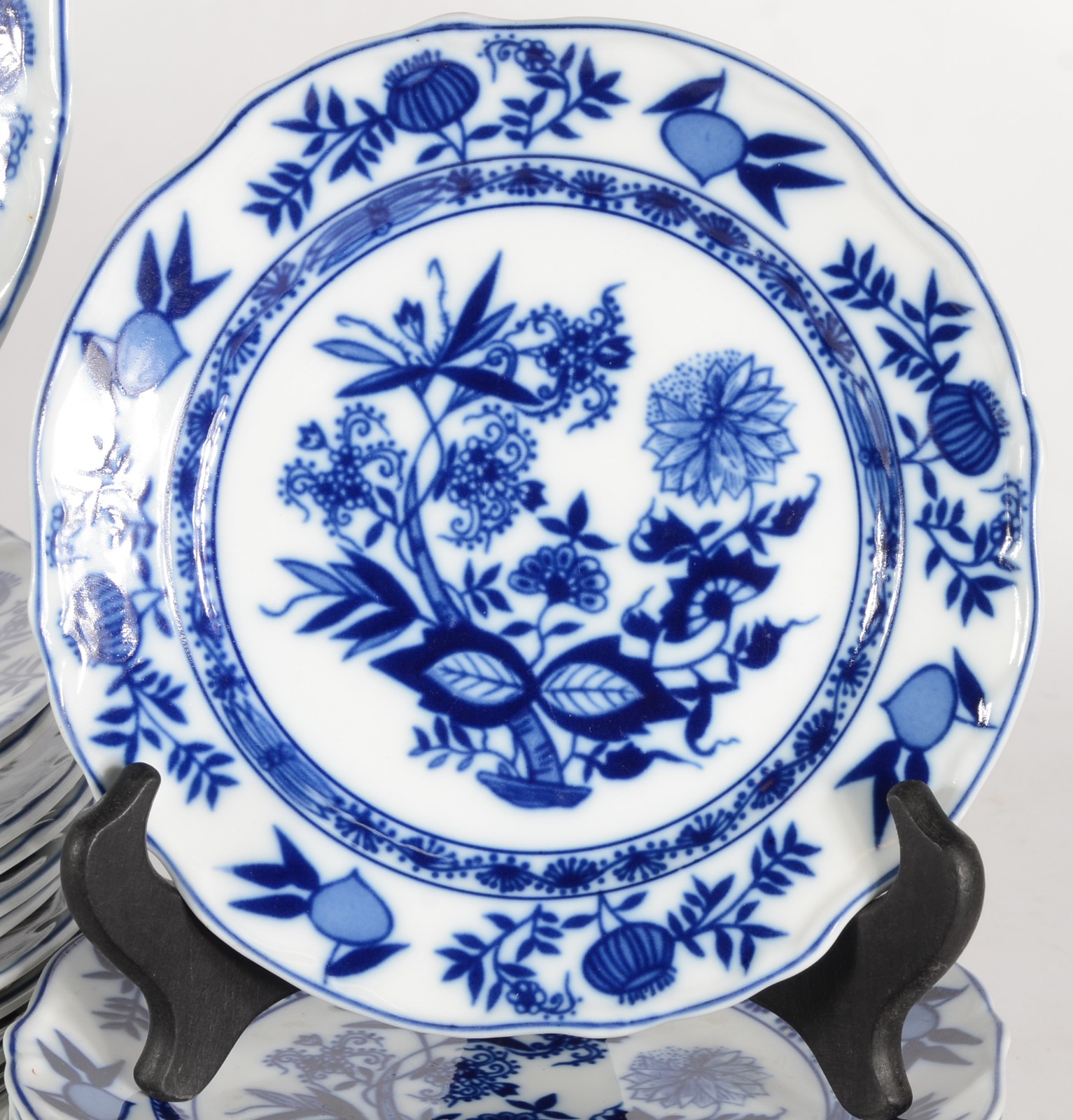 Serviço de jantar de porcelana "cebolinha", composto de: 11 pratos... - foto 6 de 11