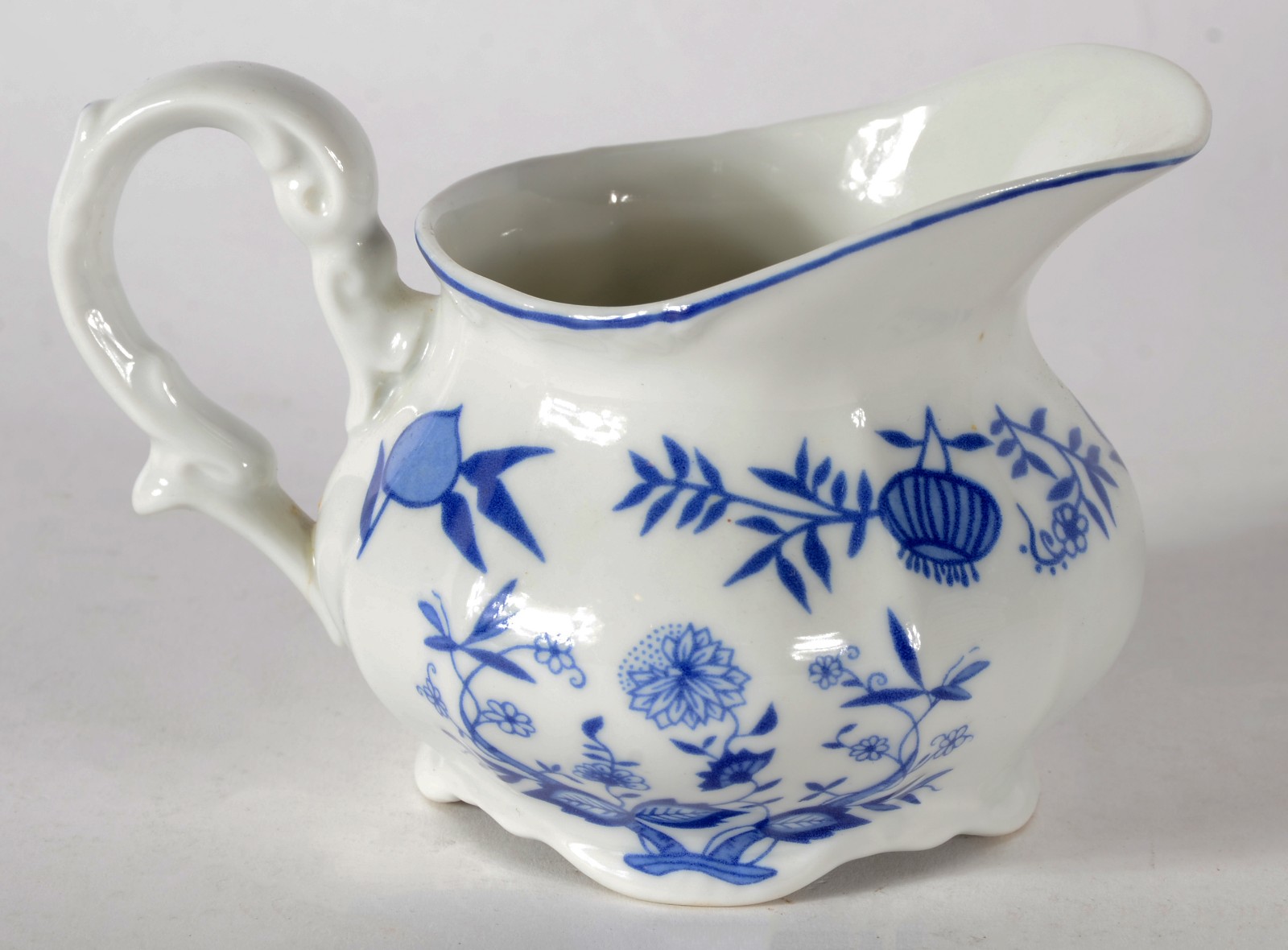 Serviço de jantar de porcelana "cebolinha", composto de: 11 pratos... - foto 3 de 11
