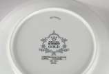 Serviço de jantar de porcelana "cebolinha", com... - Serviço de jantar de porcelana "cebolinha", composto de: 11 pratos rasos, 5 pratos fundos, prato grande, leiteira, 2 para pão (um lascado), 7 pr...