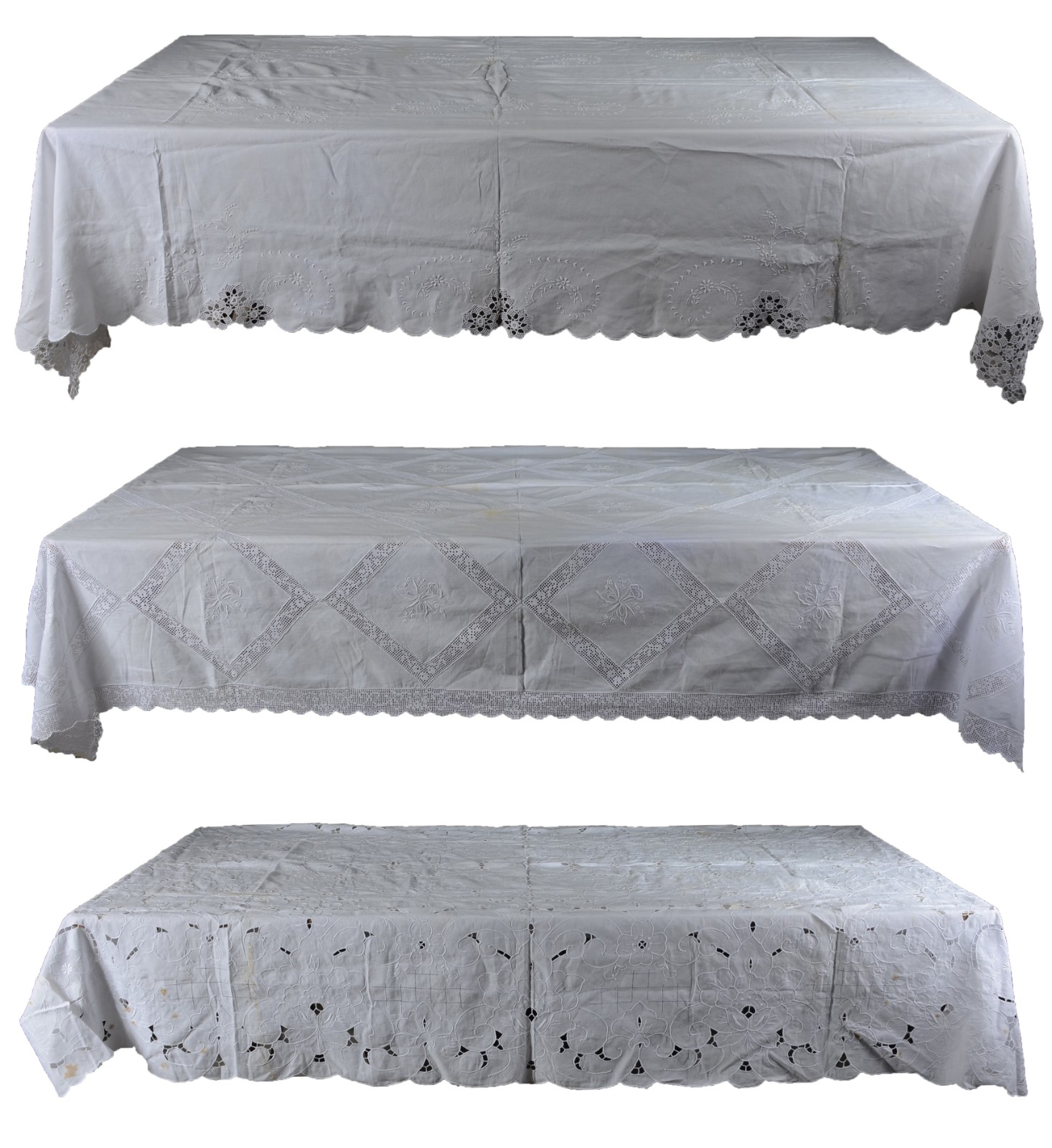Três toalhas de mesa brancas com bordados. Algumas manchas de uso. - foto 1 de 9