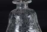 Saint Louis (1586),  - Duas peças, sendo: Balde para gelo de cristal francês Saint Louis com guarnição de prata e perfumeiro de cristal com tampa de prata e esmalte.