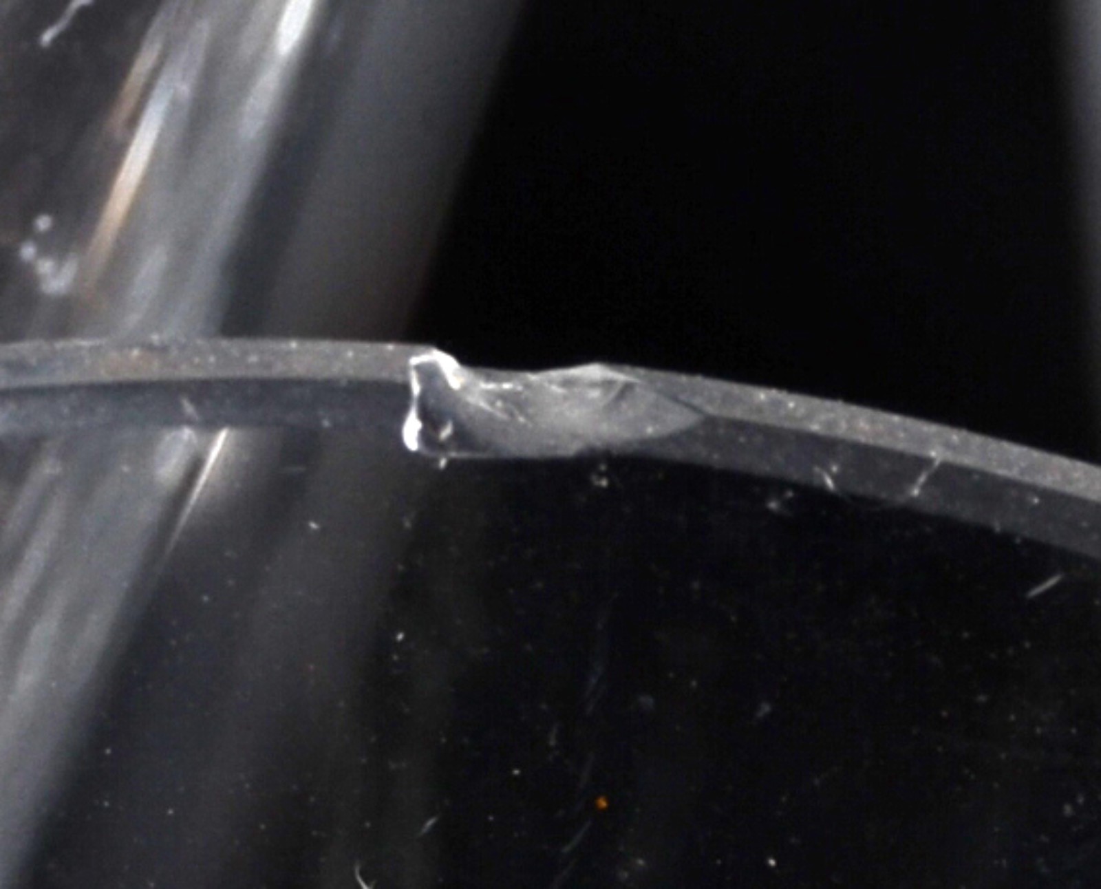 Serviço de cristal facetado, composto de: 12 flutes para champagne e... - foto 4 de 4