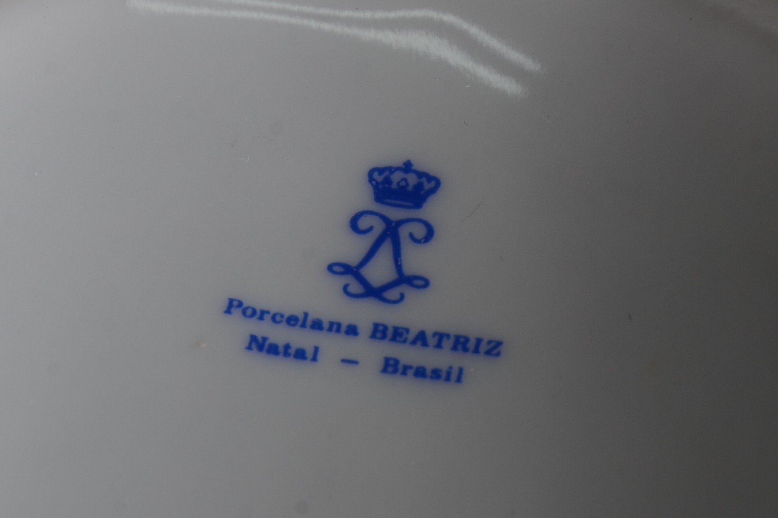 Sopeira de porcelana "Beatriz" branca com frisos dourados. - foto 6 de 6
