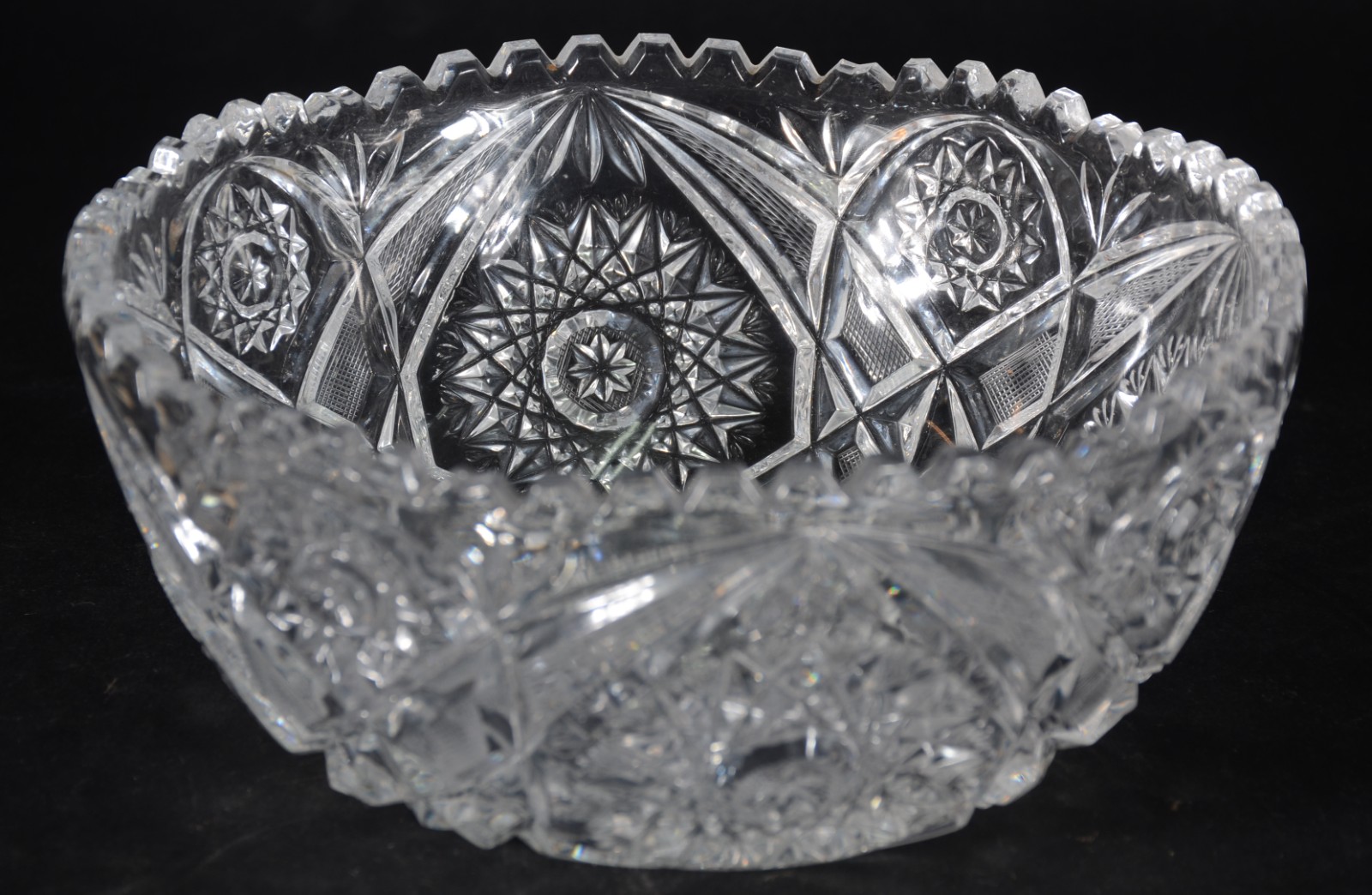 Três peças de cristal, sendo: castiçal com manga, fruteira e... - foto 5 de 7
