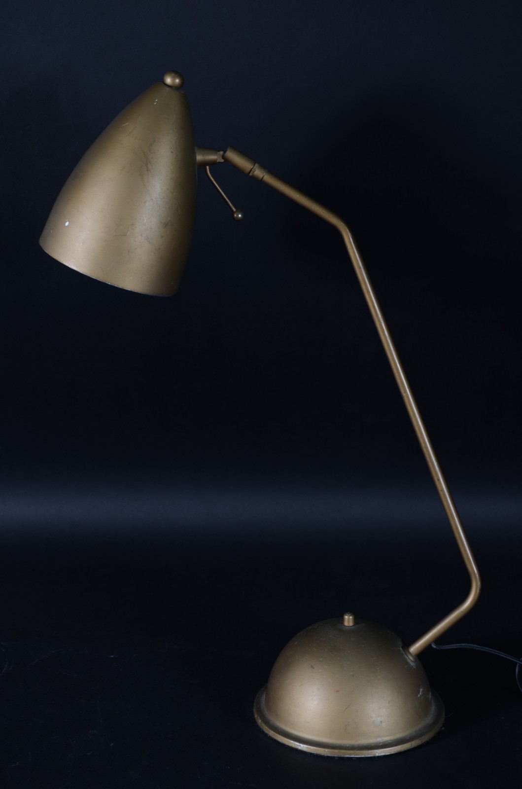 Luminária de metal dourado articulado, anos 50/60. - foto 1 de 5
