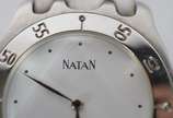Joalheria Natan (1956-2013),  - Relógio de pulso de aço, á quartz. Na caixa, precisando trocar bateria.