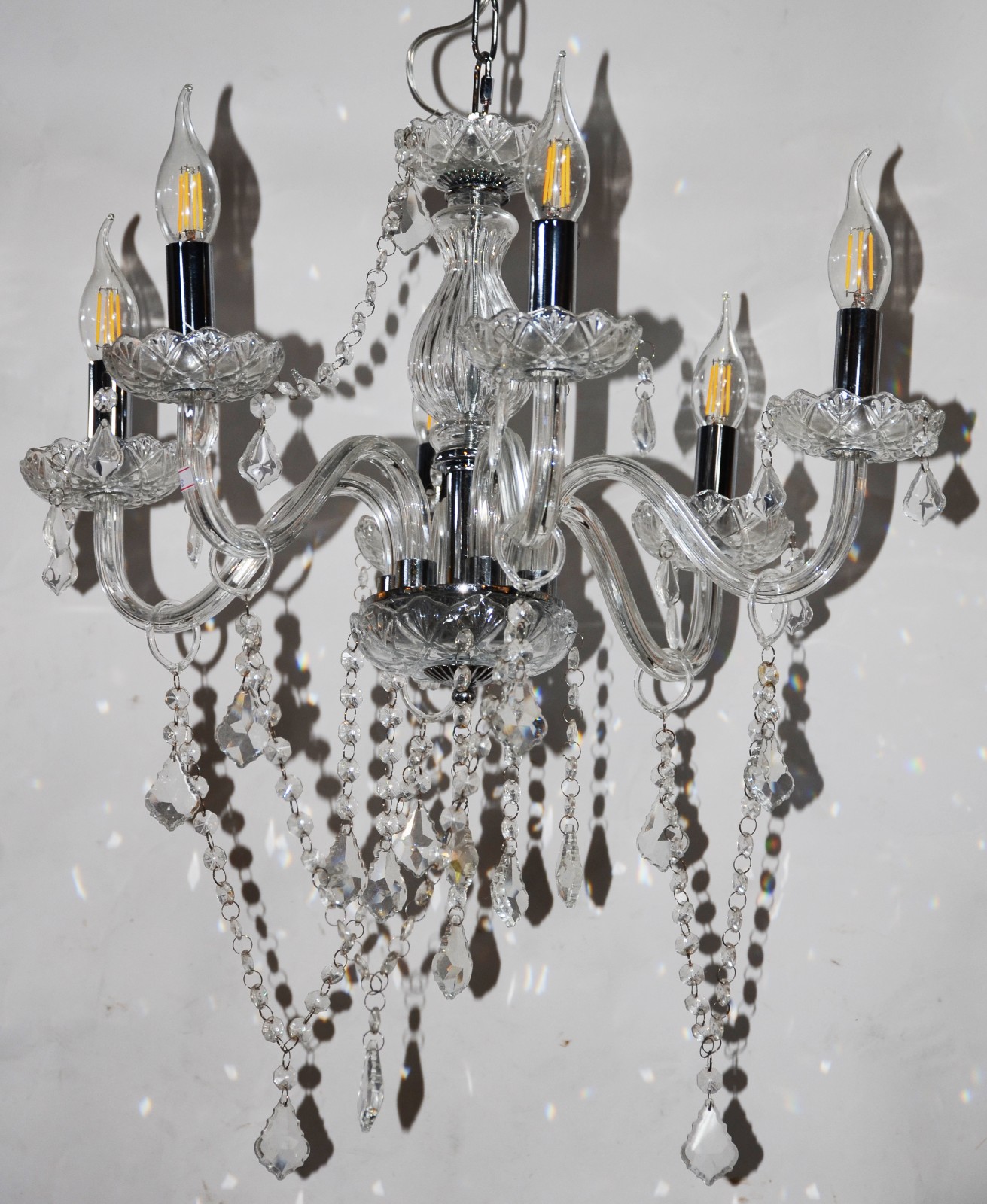 Lustre para 6 luzes de cristal com contas e pingentes lapidados. - foto 1 de 3