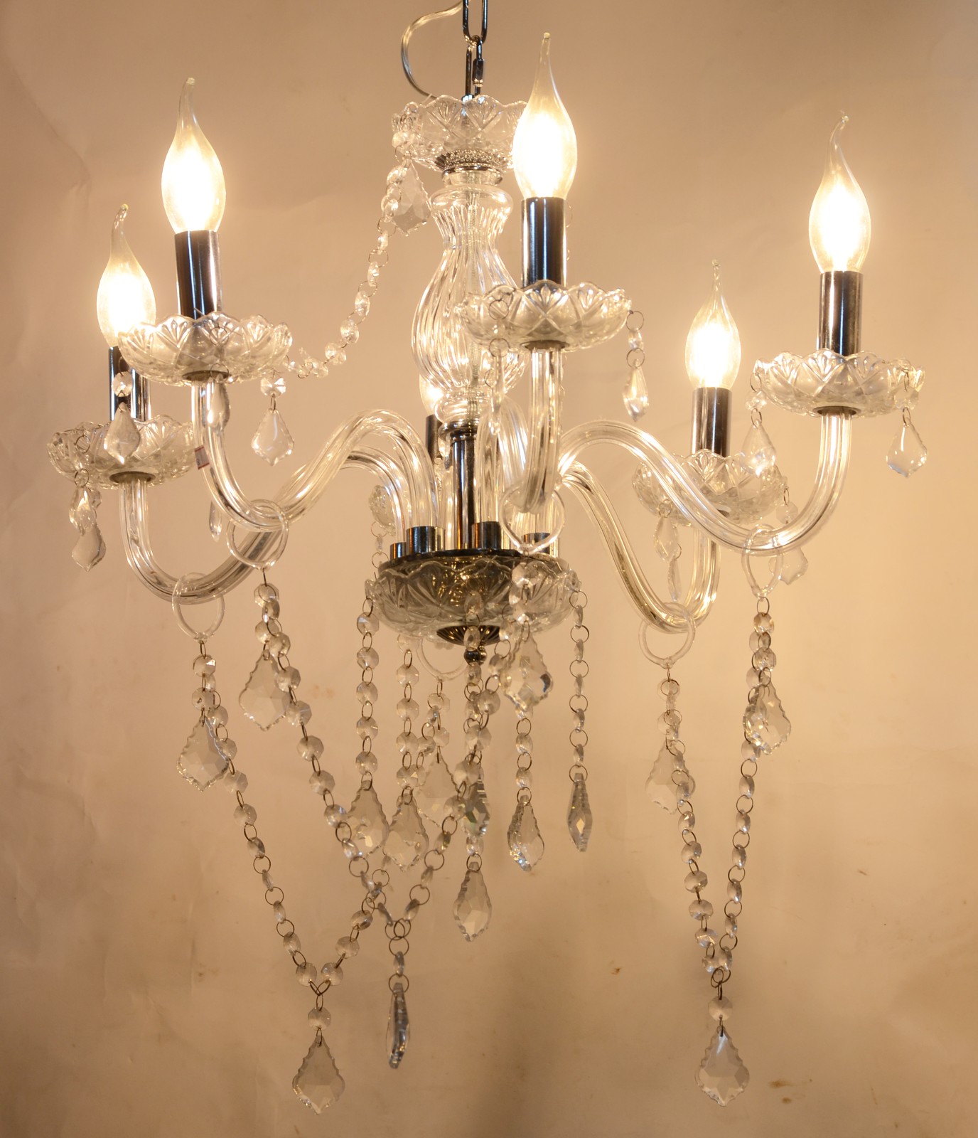 Lustre para 6 luzes de cristal com contas e pingentes lapidados. - foto 2 de 3