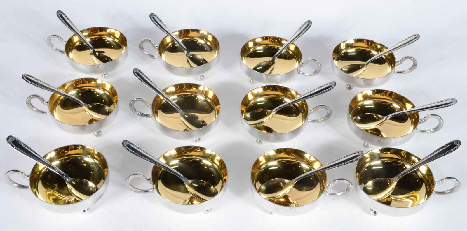 Conjunto com 12 taças para sorvete de metal prateado com interior em... - foto 1 de 7