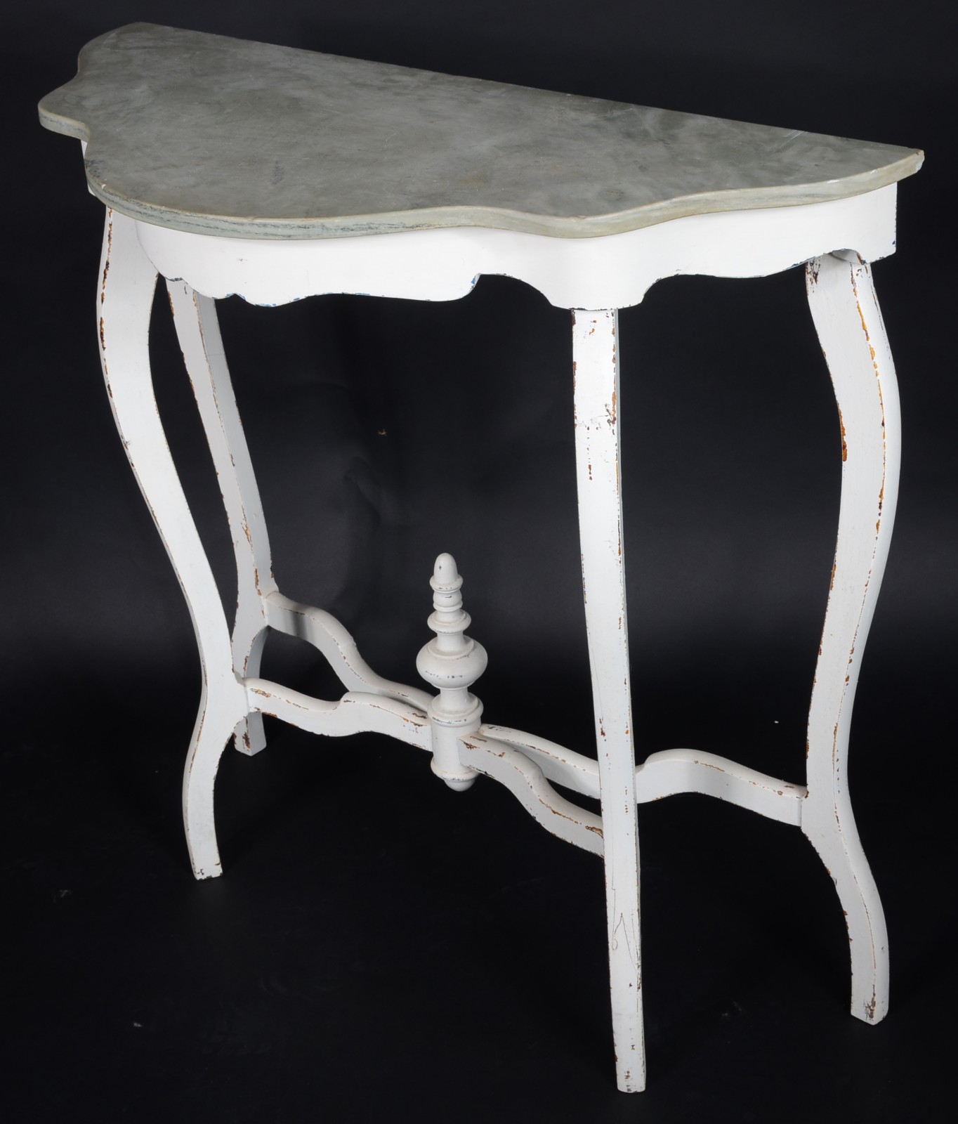 Console de madeira pintada de branco, tampo de mármore, saia... - foto 1 de 5