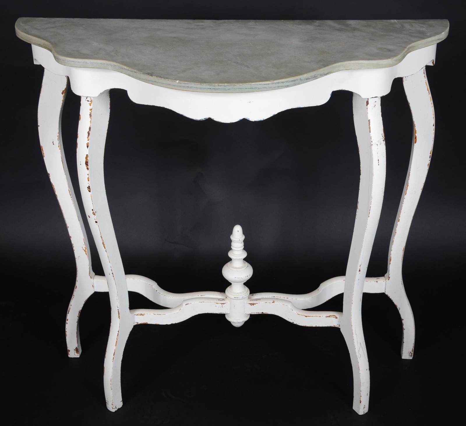 Console de madeira pintada de branco, tampo de mármore, saia... - foto 2 de 5