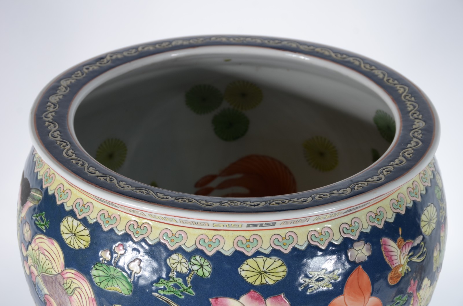 Aquário de porcelana chinesa decorado com animais estilizados e... - foto 4 de 4