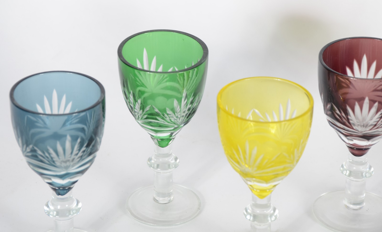 Conjunto com 6 cálices para licor de cristal doublé colorido. - foto 3 de 4