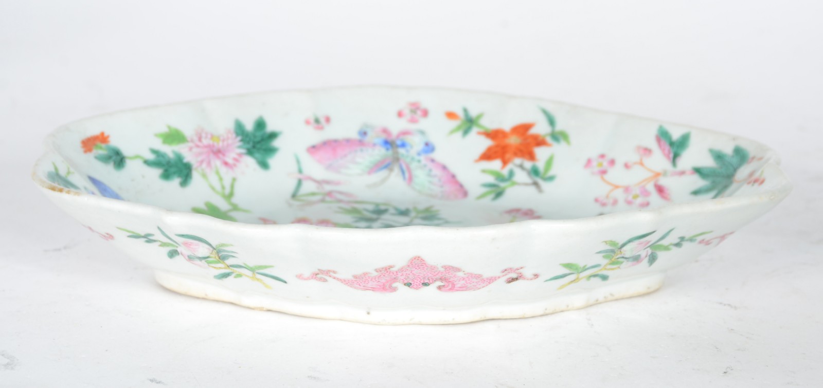 Covilhete de porcelana oriental decorado com borboletas e flores em... - foto 2 de 4