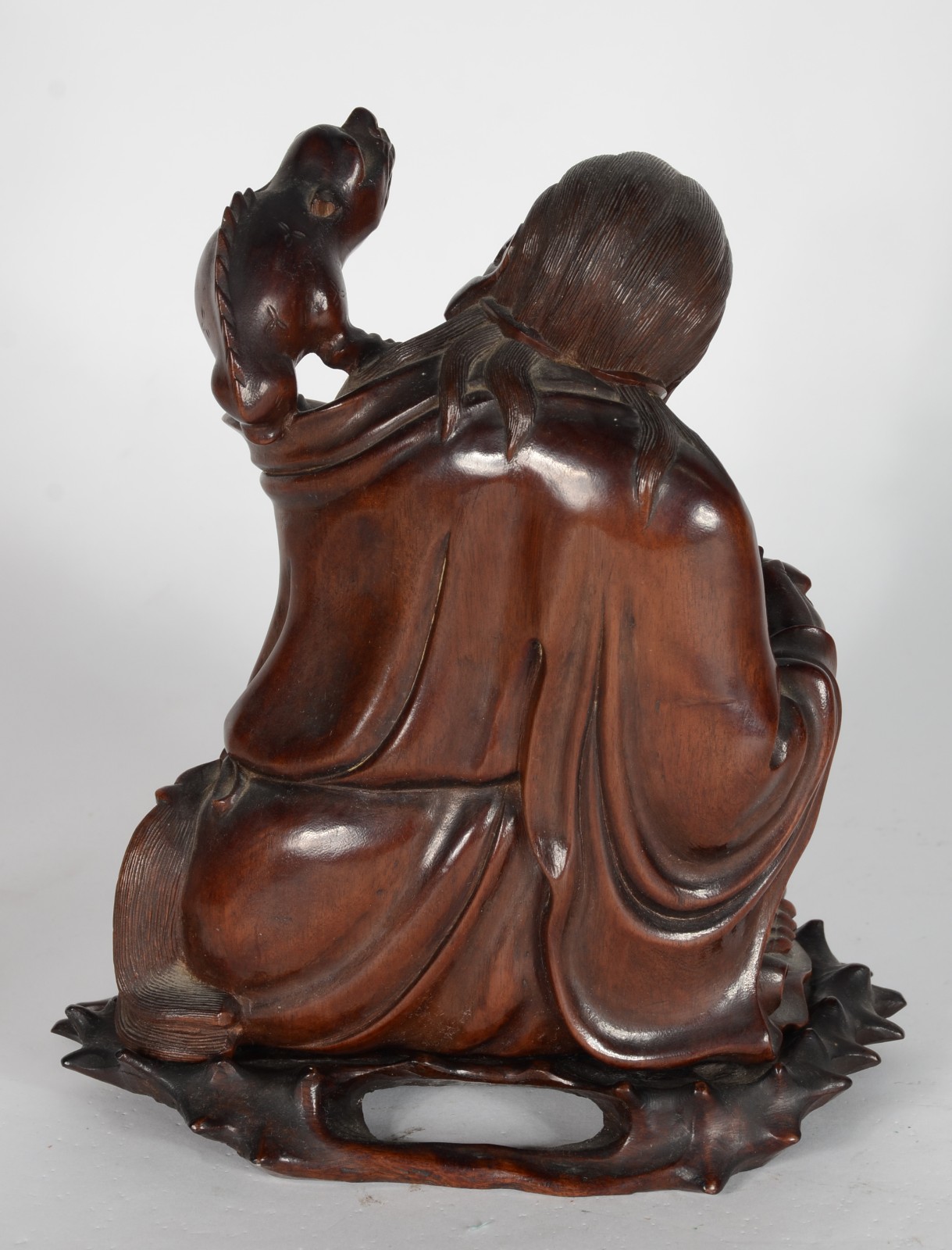 Grupo escultórico de madeira oriental representando figura de Buda... - foto 4 de 8