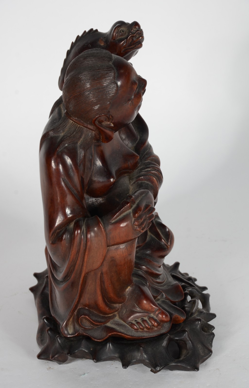 Grupo escultórico de madeira oriental representando figura de Buda... - foto 5 de 8