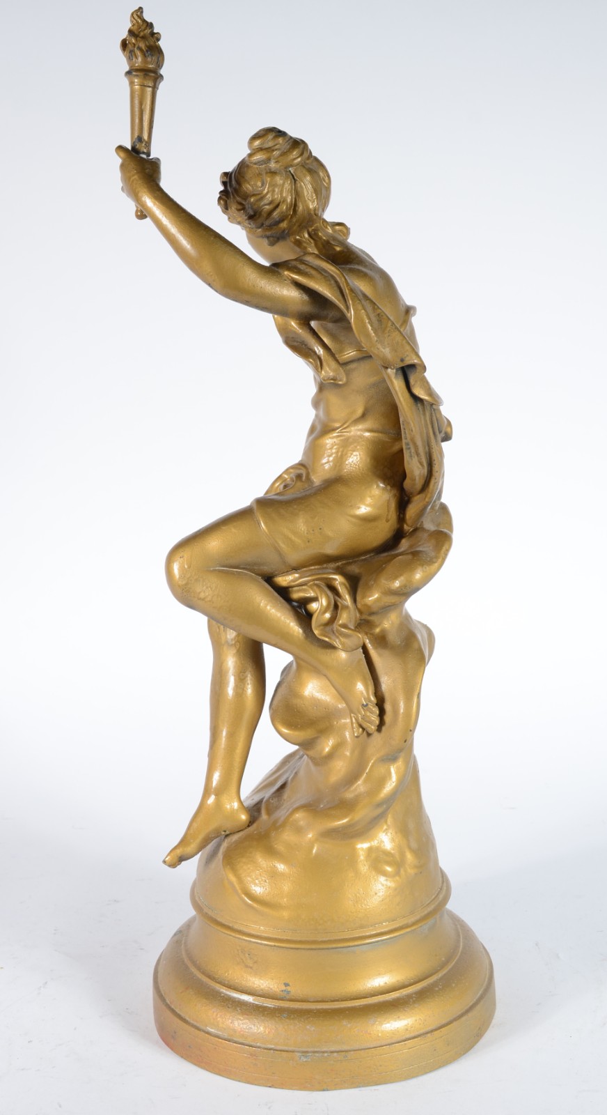Escultura de petit bronze patinado de dourado representando figura... - foto 6 de 12