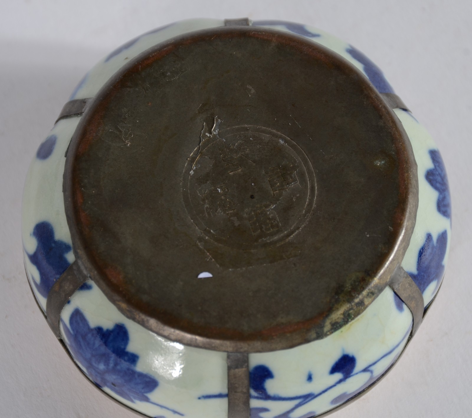 Duas peças, sendo: porta anéis de porcelana e bowl de cerâmica verde. - foto 5 de 6