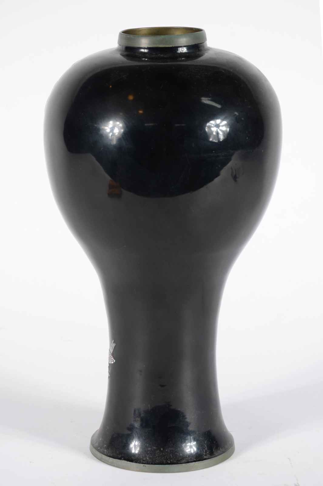 Vaso oriental de metal na cor preta com aplicações de pássaros e... - foto 4 de 5