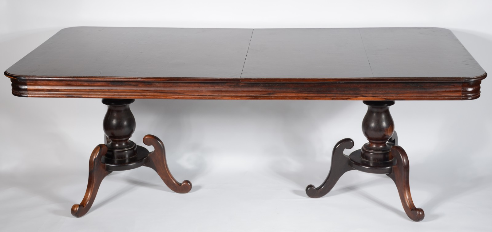 Mesa de jantar de madeira nobre, tampo retangular com uma tábua... - foto 2 de 11