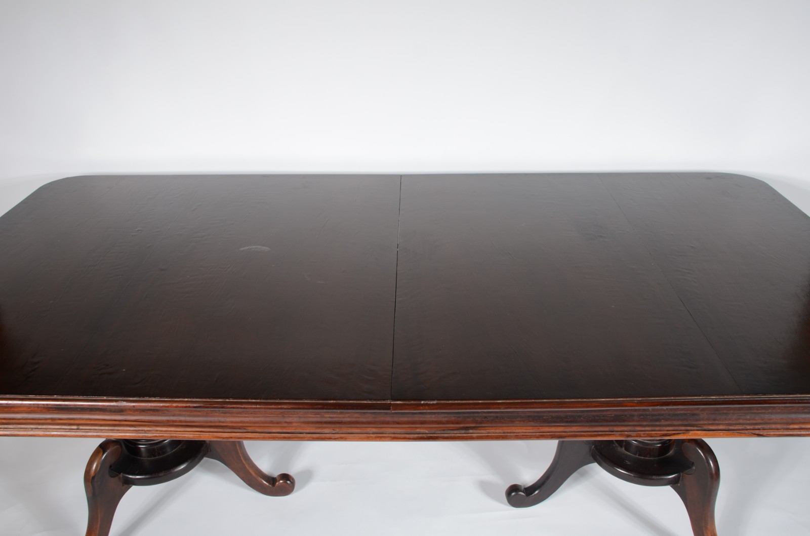 Mesa de jantar de madeira nobre, tampo retangular com uma tábua... - foto 4 de 11