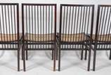 Conjunto com quatro cadeiras de jacarandá, anos... - Conjunto com quatro cadeiras de jacarandá, anos 1960, encostos com varetas e assentos de palhinha, almofadas soltas. Uma delas com assento quebr...