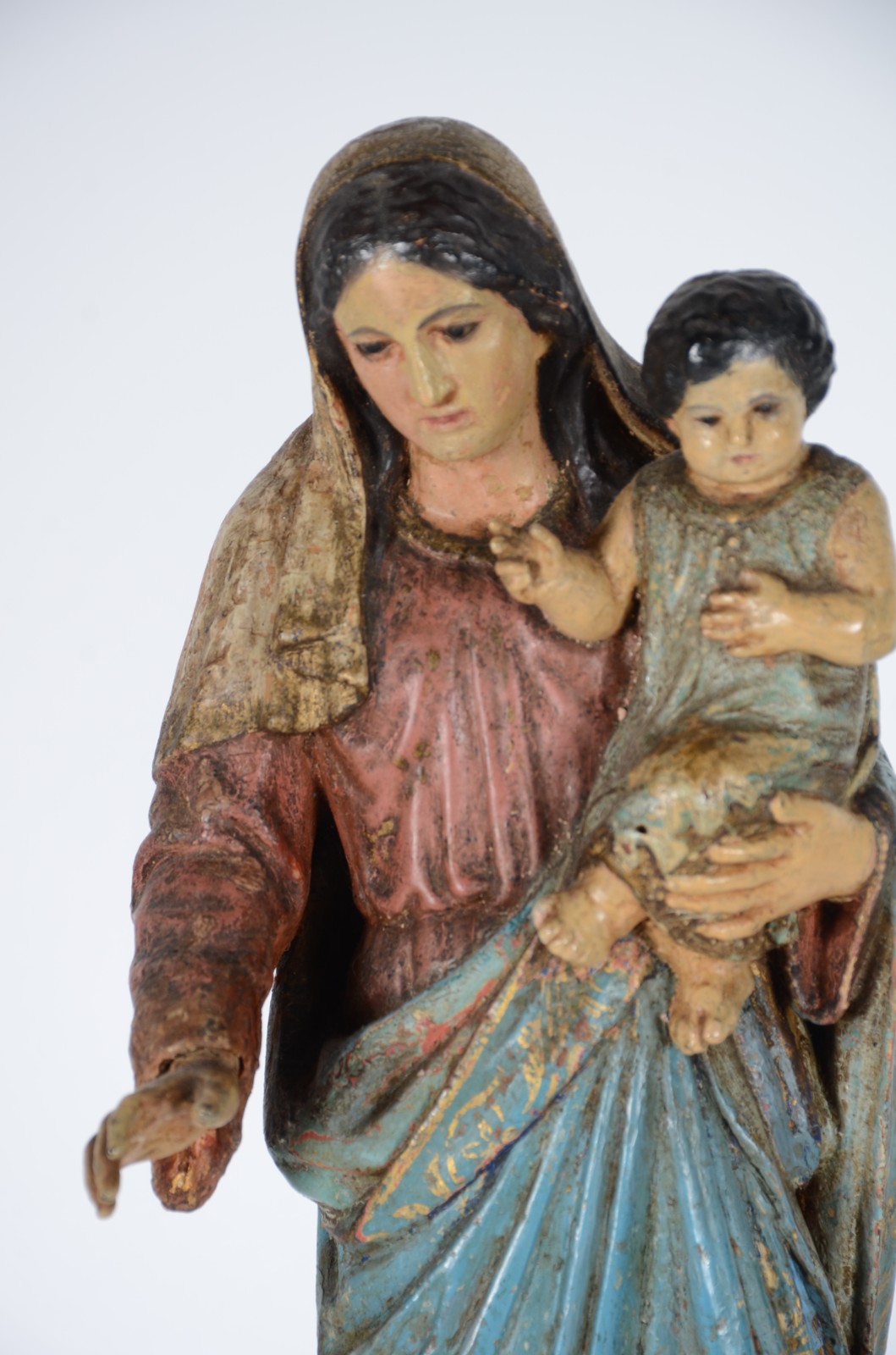 Nossa Senhora com menino - Antiga Imagem de madeira policromada sobre... - foto 2 de 10
