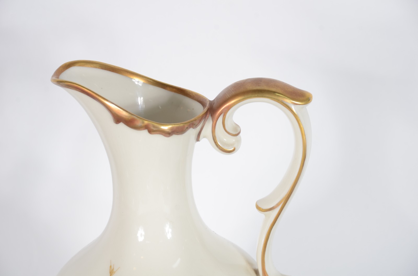 Dois conjuntos para consomé de porcelana, sendo um da marca Mauá em... - foto 2 de 11
