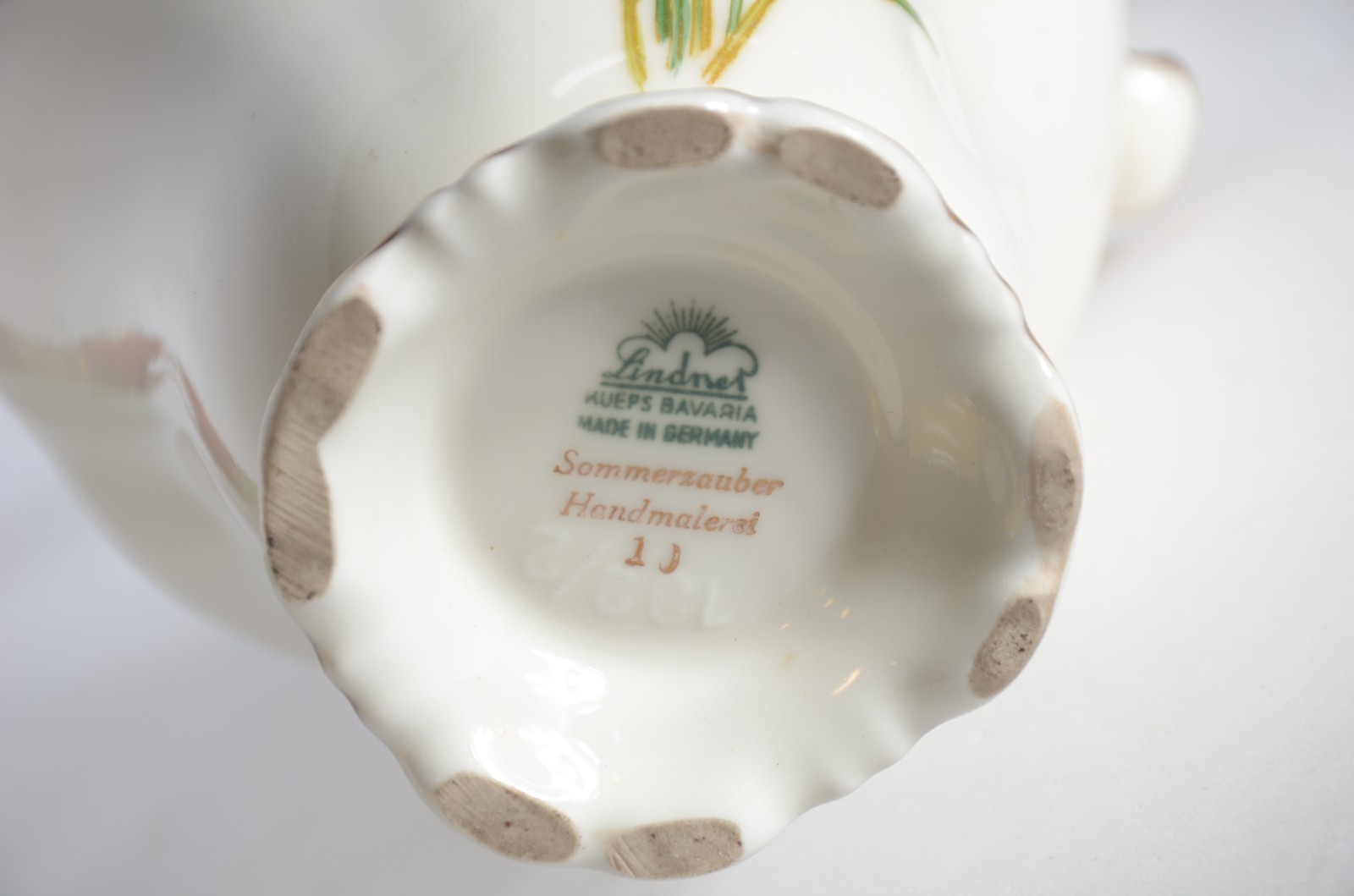 Dois conjuntos para consomé de porcelana, sendo um da marca Mauá em... - foto 9 de 11
