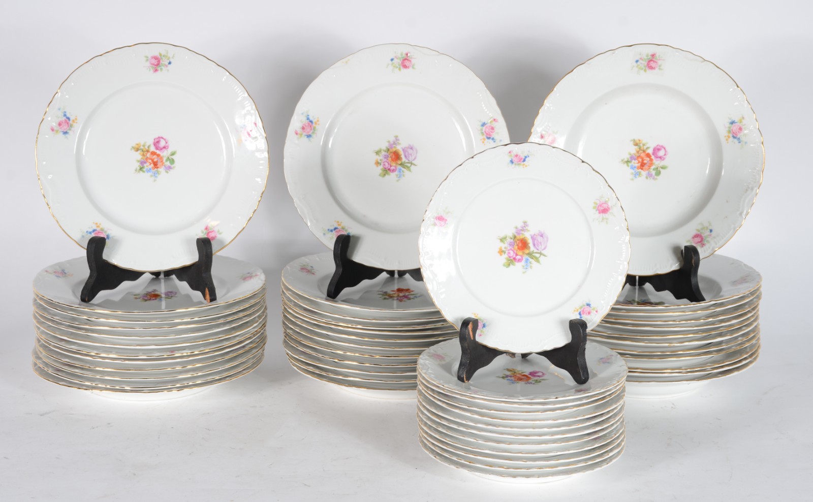 Conjunto de jantar de porcelana tcheca Thun, decoração floral... - foto 2 de 8