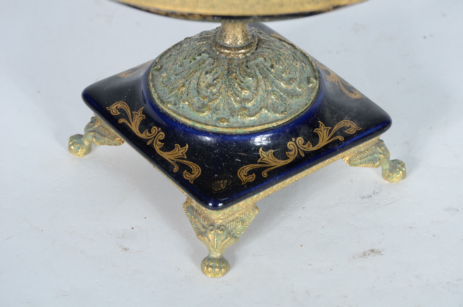 Potiche de porcelana italiana na cor azul cobalto, tampa decorada com... - foto 3 de 8