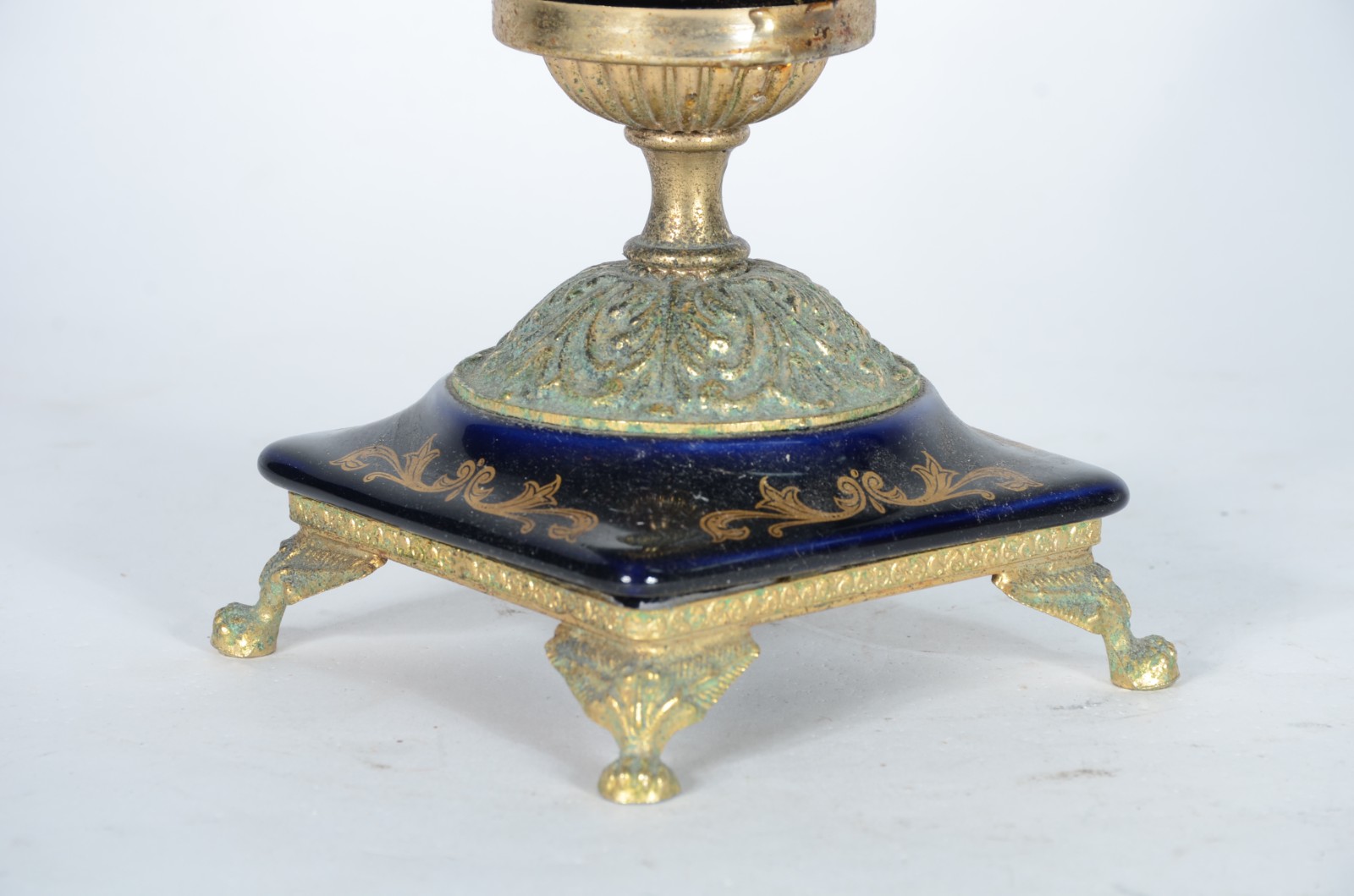 Potiche de porcelana italiana na cor azul cobalto, tampa decorada com... - foto 4 de 8