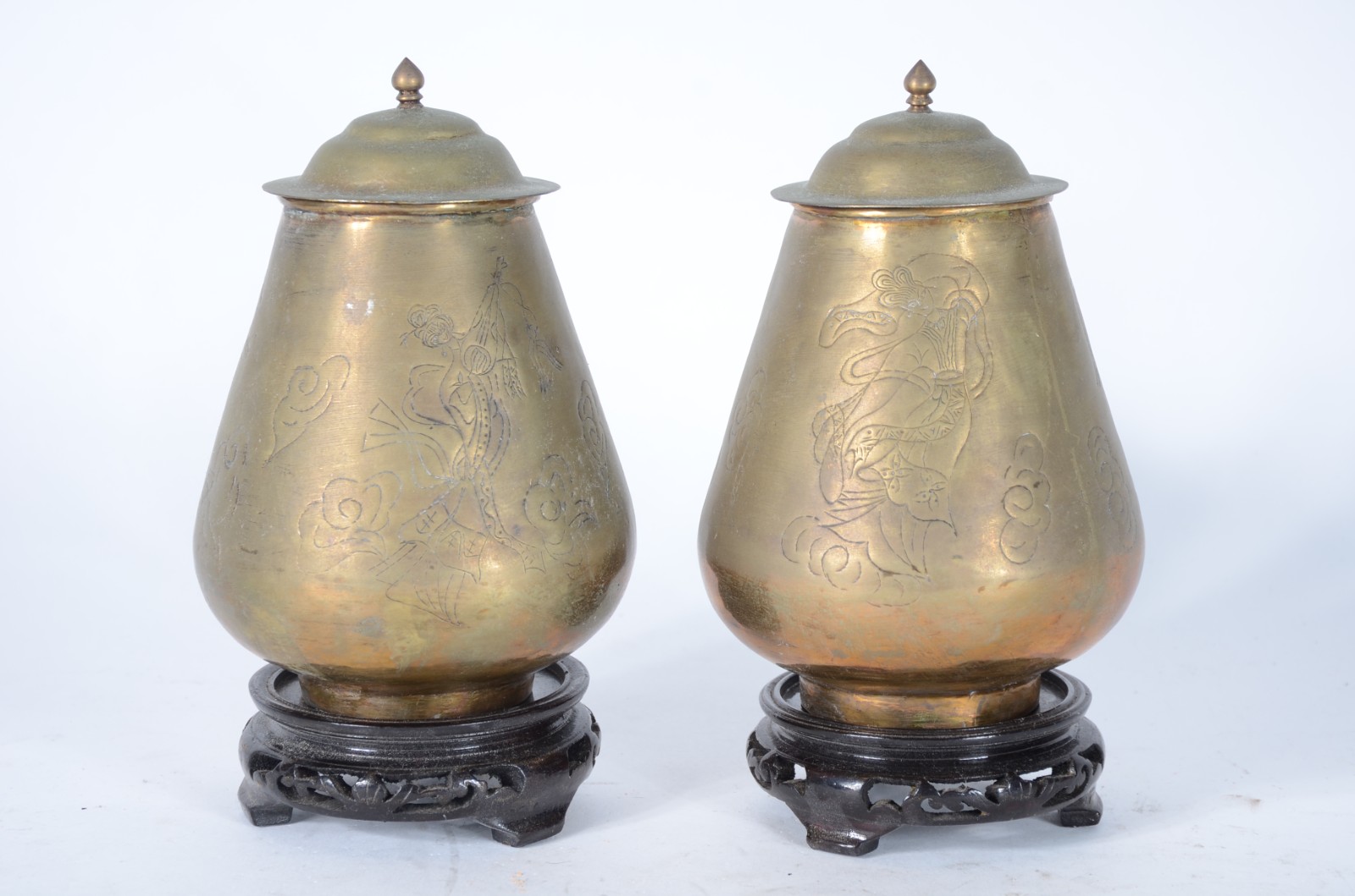 Par de potiches de bronze chinês, base de madeira. - foto 1 de 4