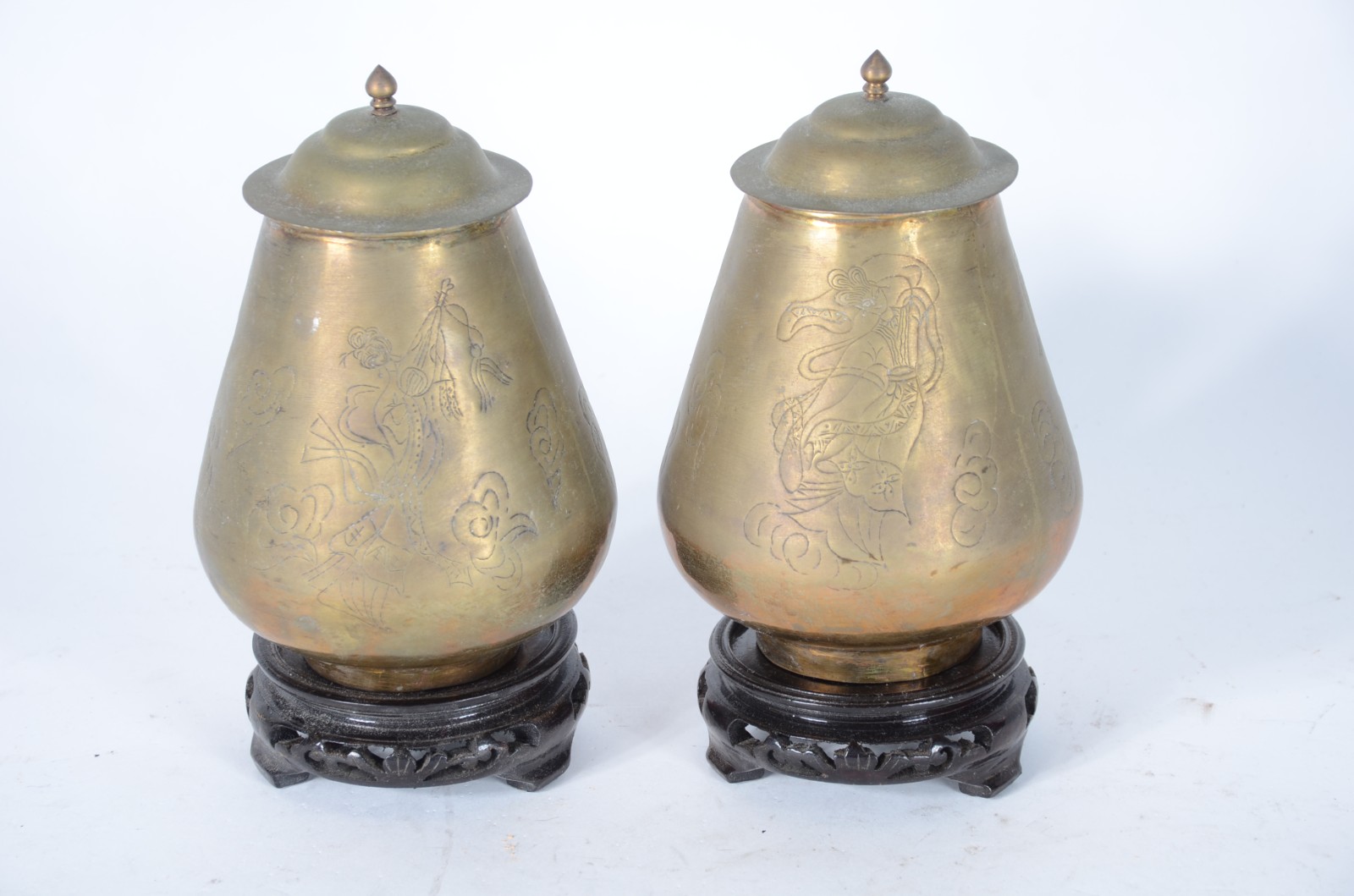 Par de potiches de bronze chinês, base de madeira. - foto 2 de 4
