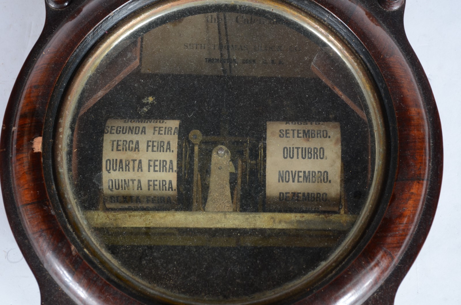 Relógio de parede com dois mostradores, um para as horas e outro para... - foto 8 de 11