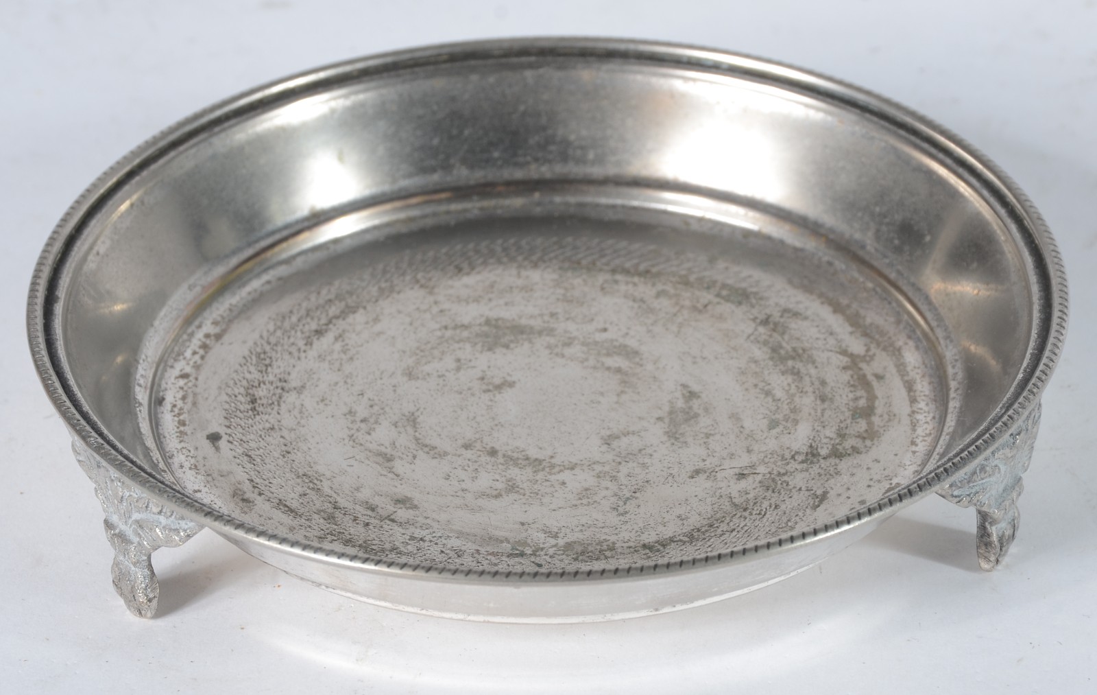Diversas peças, sendo: vaso de vidro com resquícios de frisos... - foto 4 de 8