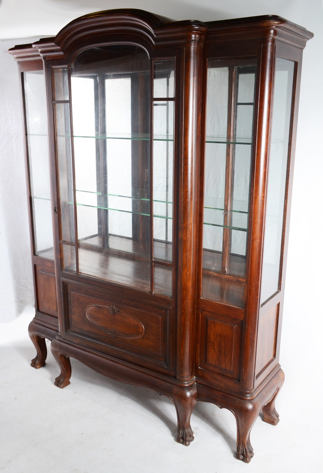 Elegante cristaleira de madeira nobre com porta central, laterais e... - foto 1 de 5