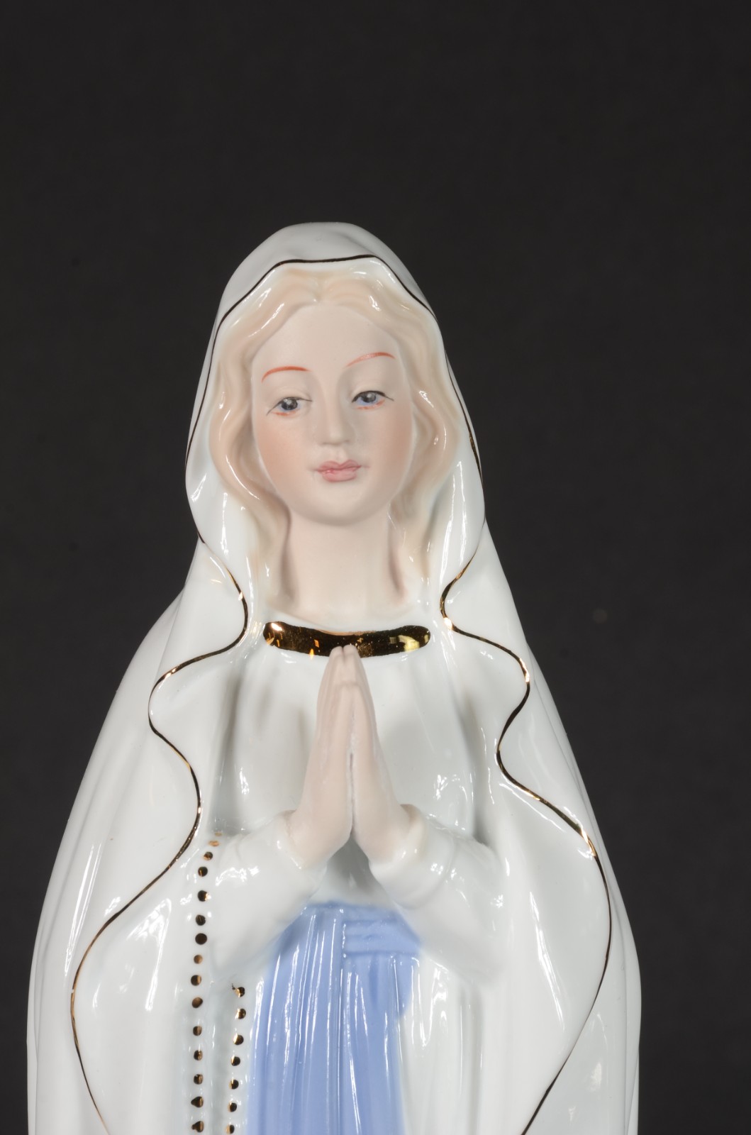 Estatueta de porcelana policromada representando Nossa Senhora do... - foto 2 de 7