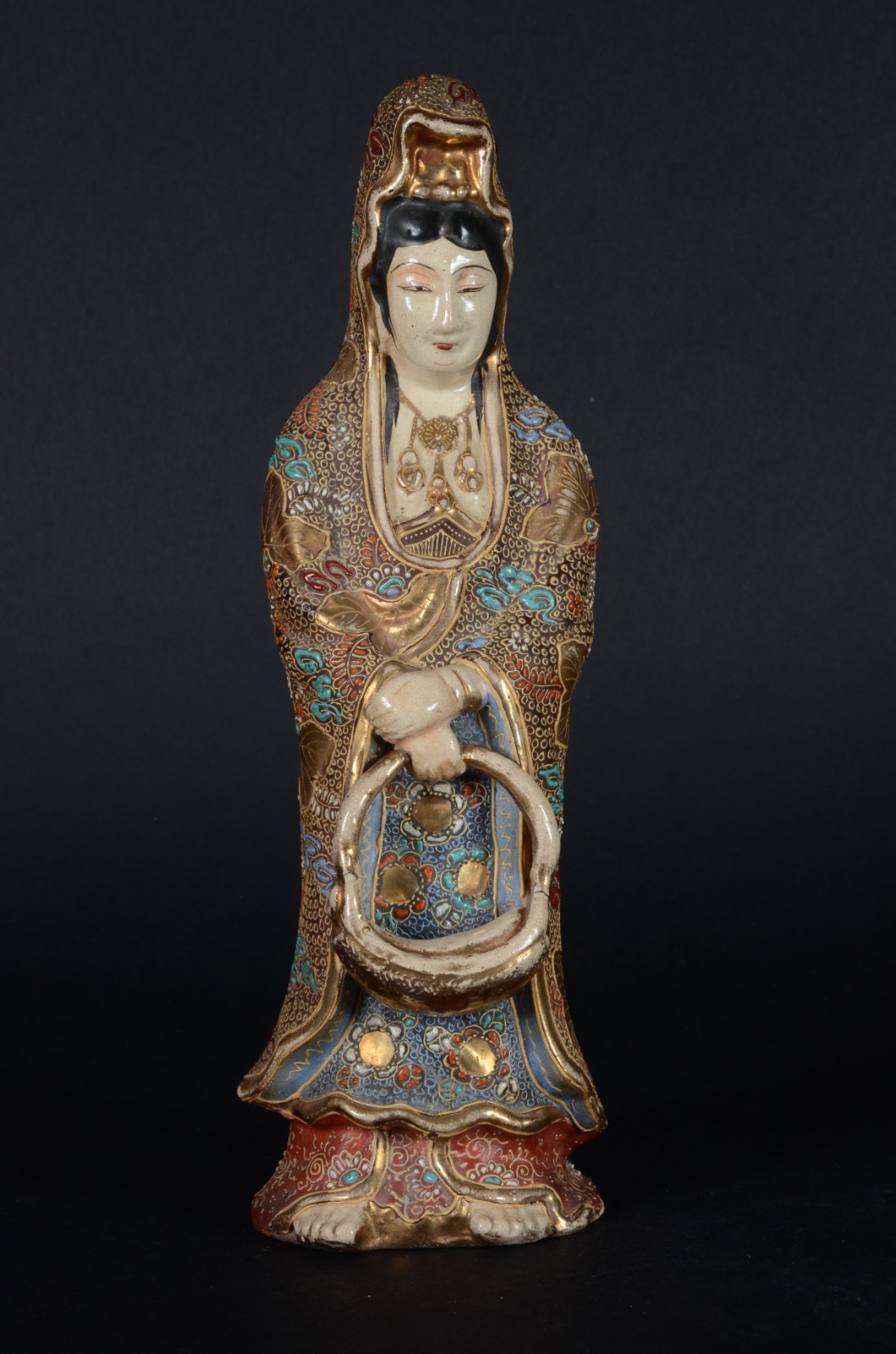 Estatueta de faiança oriental Satzuma em policromia com realces... - foto 1 de 6