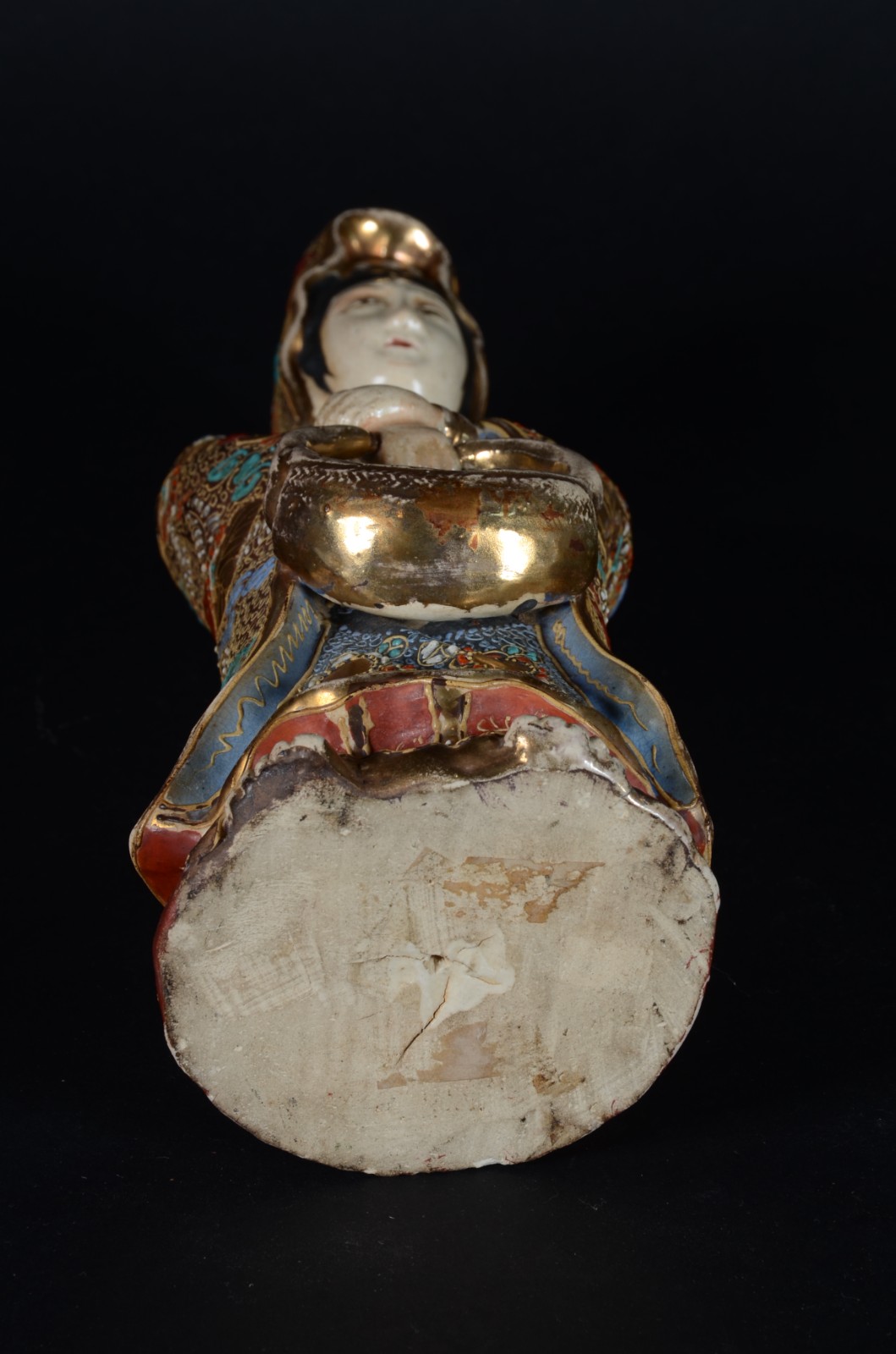 Estatueta de faiança oriental Satzuma em policromia com realces... - foto 6 de 6