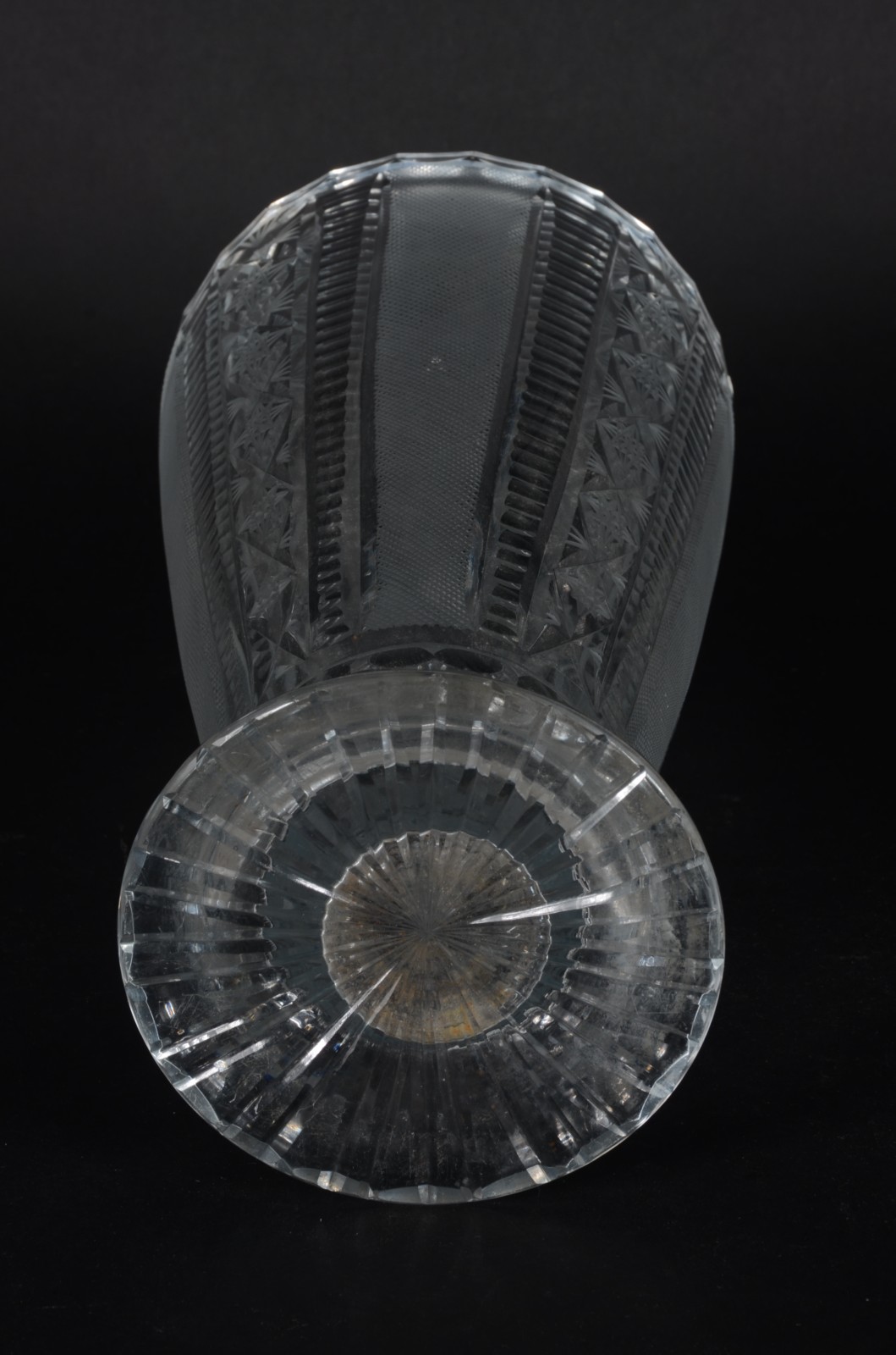 Vaso de cristal europeu lapidado. - foto 3 de 4