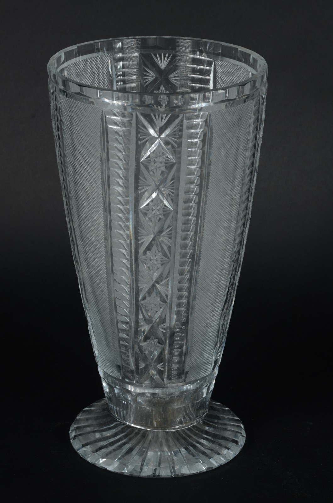 Vaso de cristal europeu lapidado. - foto 4 de 4